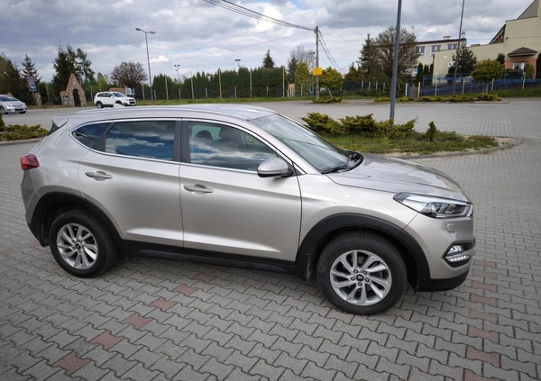 Hyundai Tucson cena 73200 przebieg: 75000, rok produkcji 2017 z Żabno małe 154